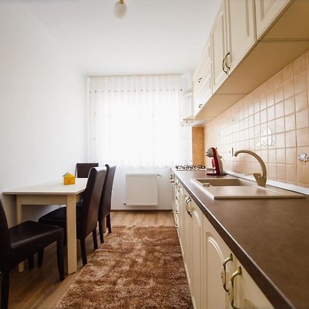 Bright & Elegant Central Apartment Oradea Exterior photo